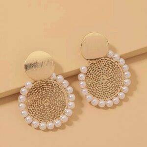 Elegant Gold and Pearl Earrings